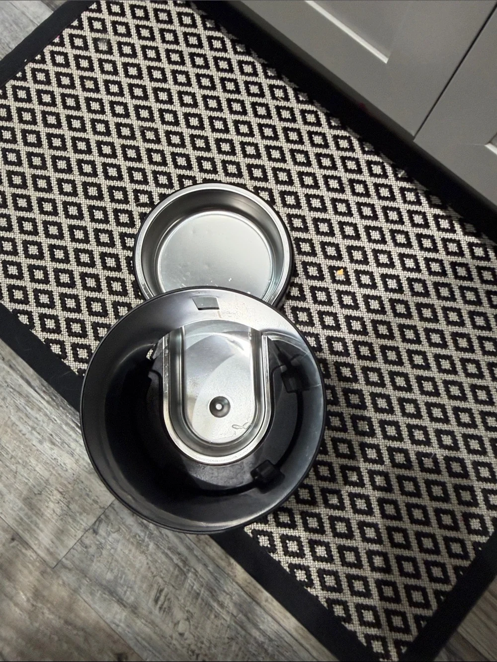 Automatic Gravity Pet water dispenser in Clear and Black